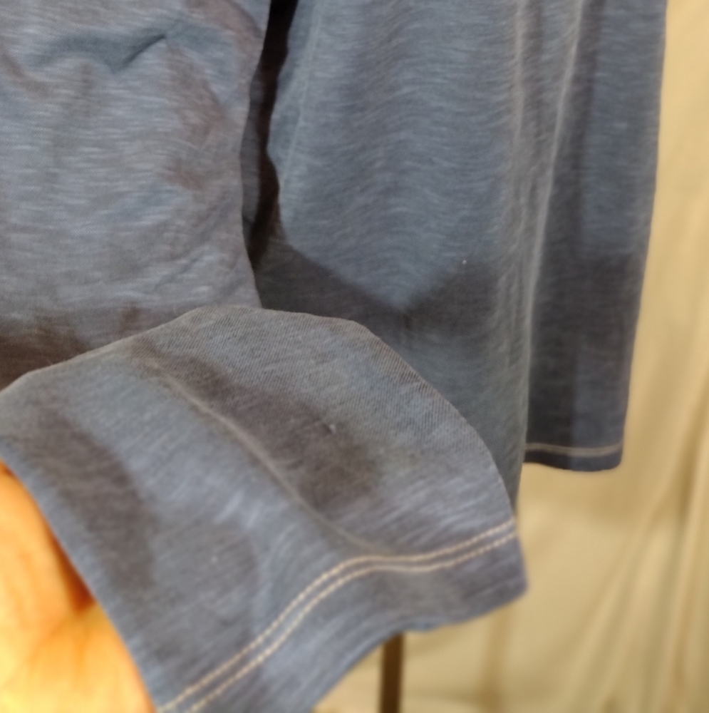 Tommy Bahama men blue Henley light weight sweater, Long sleeve, 1/2 button, L - Picture 8 of 13